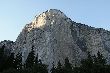 El Cap. Kilometrová stěna. 30 délek lezení. 3 bivaky